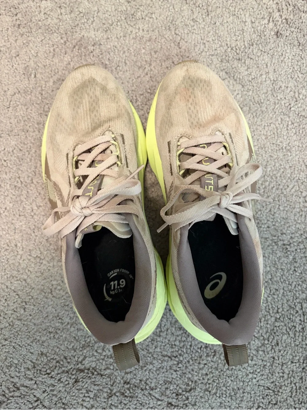 ASICS Novablast 5 Women's Running Shoes Size US 8 in Beige and Neon Yellow